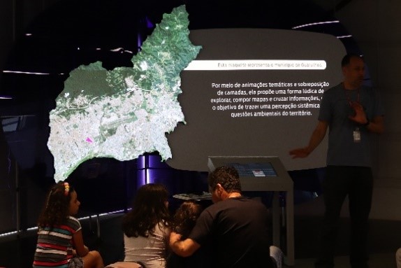 Photo: Alexandre Leopoldino – Mapped Projection